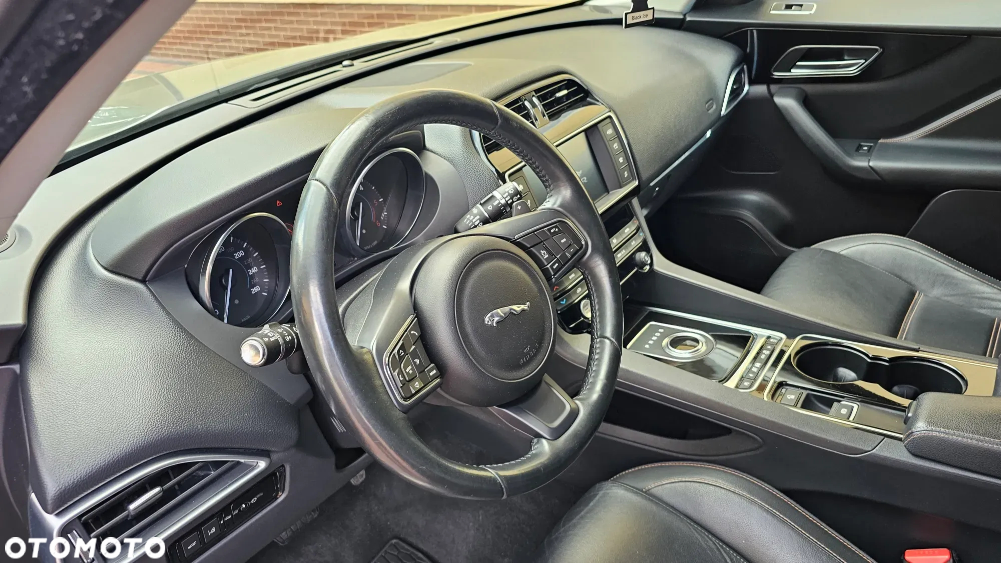 Jaguar F-Pace 2.0 i4D AWD Prestige - 31