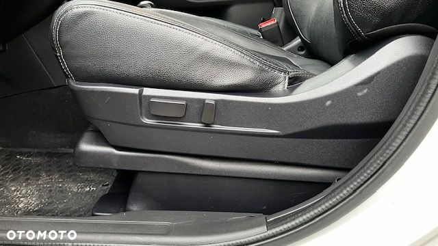 Mitsubishi Outlander 2.4 Instyle NAVI EU5 CVT - 14