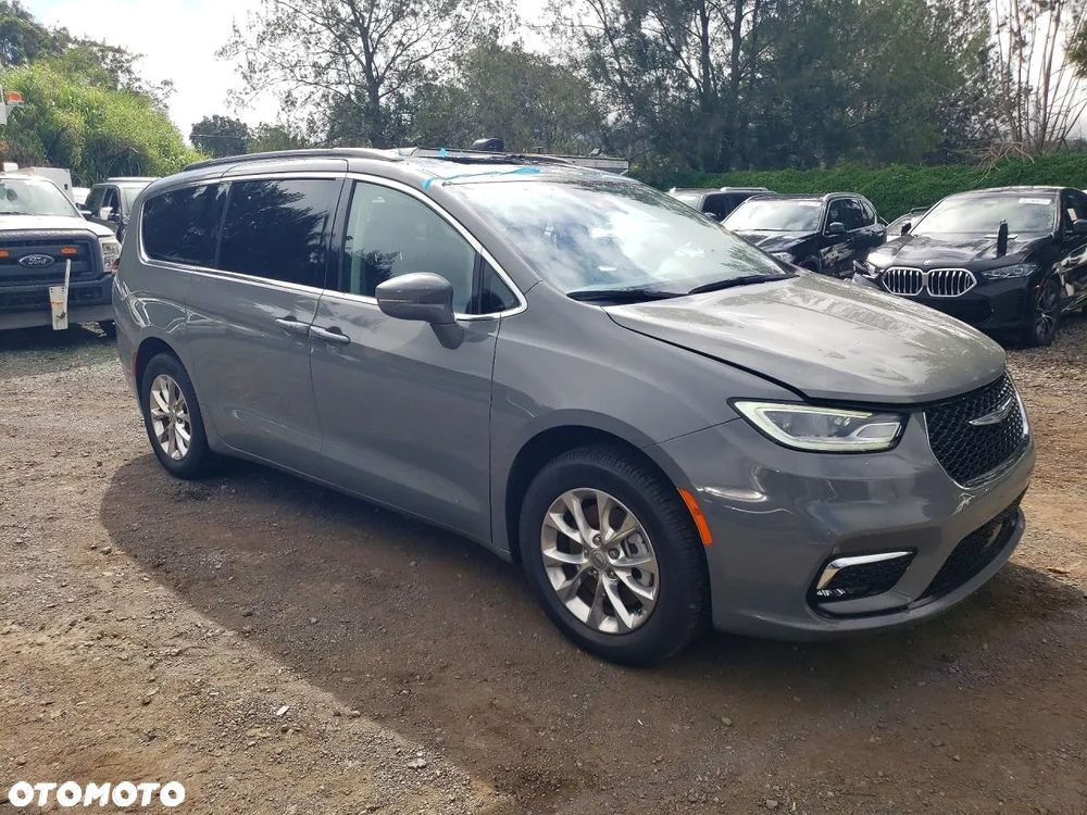 Chrysler Pacifica - 1