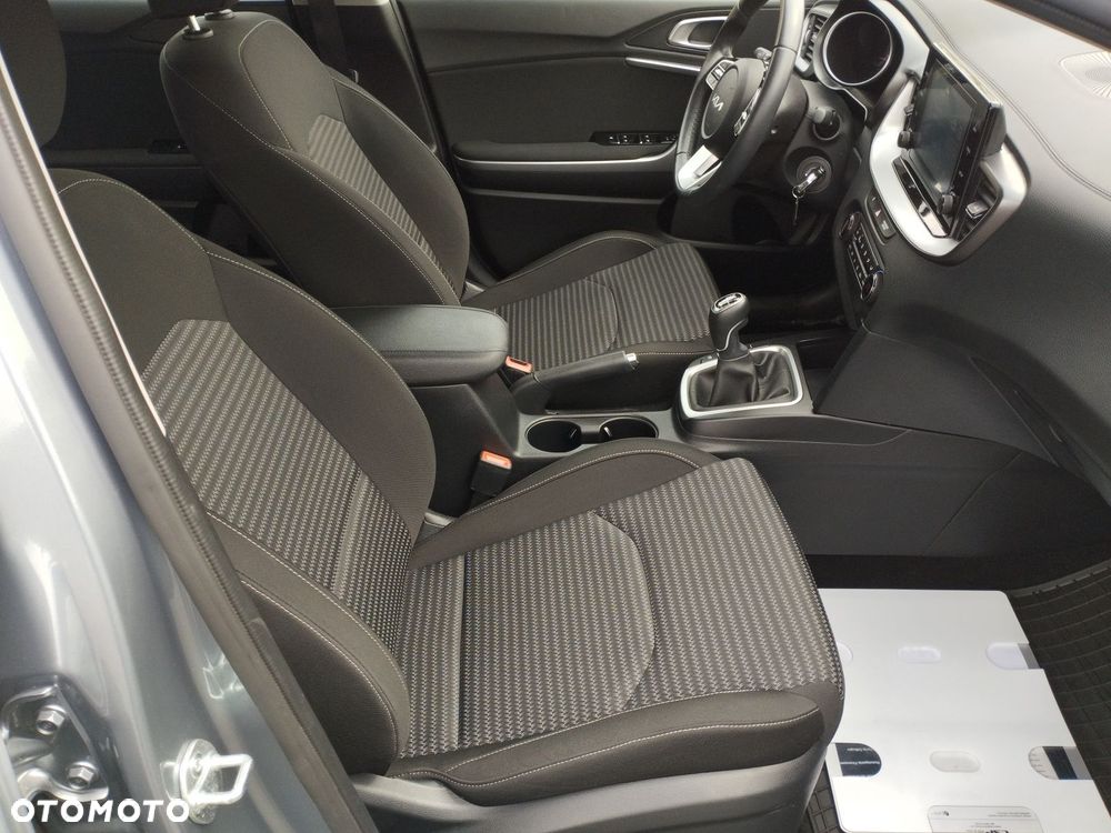 Kia Ceed 1.5 T-GDI M - 22