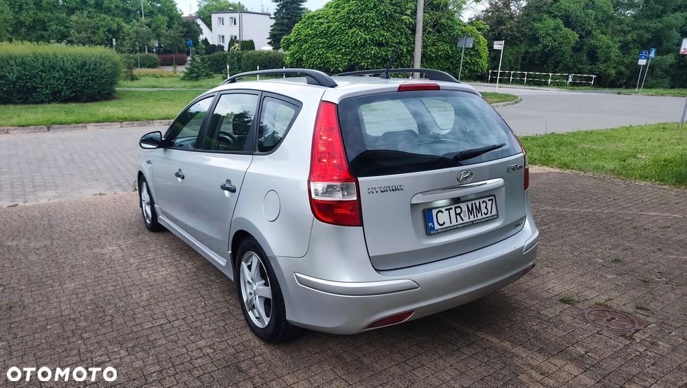 Hyundai i30 blue 1.6 CRDi Premium - 4