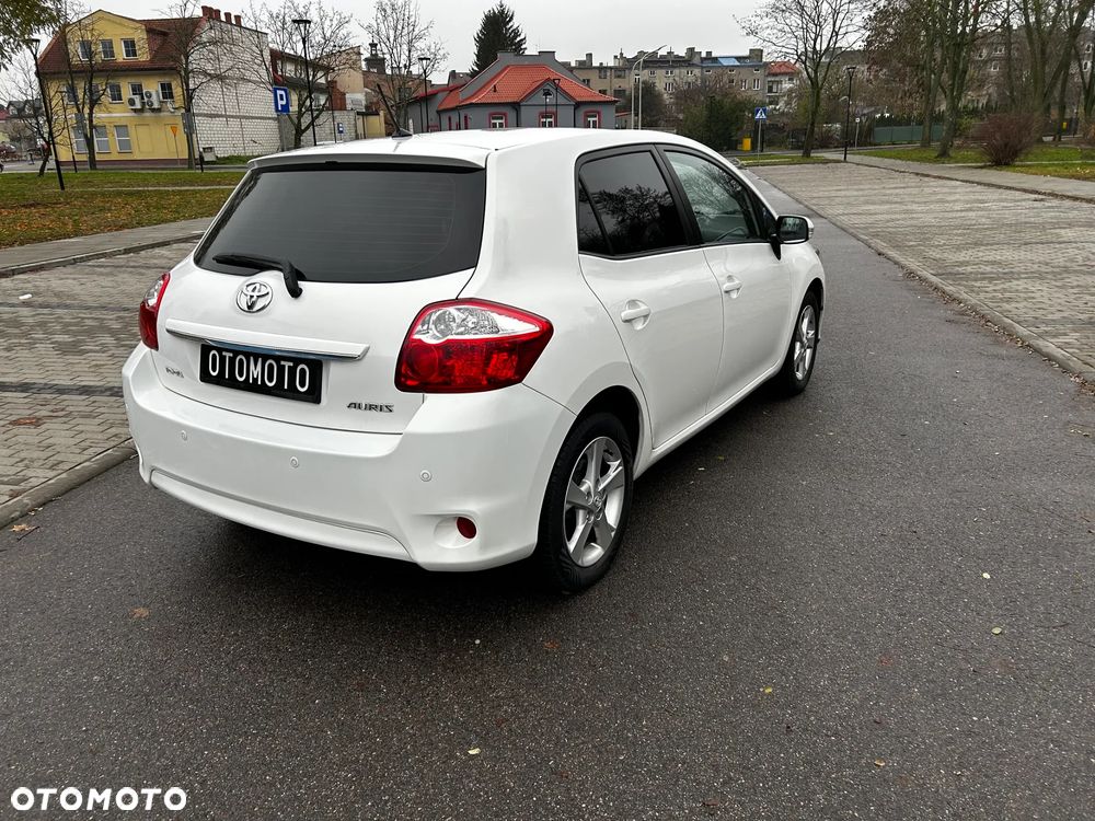 Toyota Auris 1.6 Premium - 2