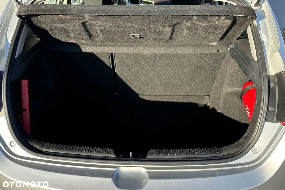 Kia Ceed - 30