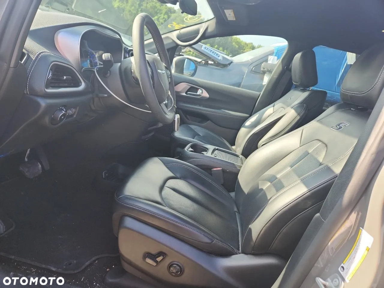 Chrysler Pacifica - 8