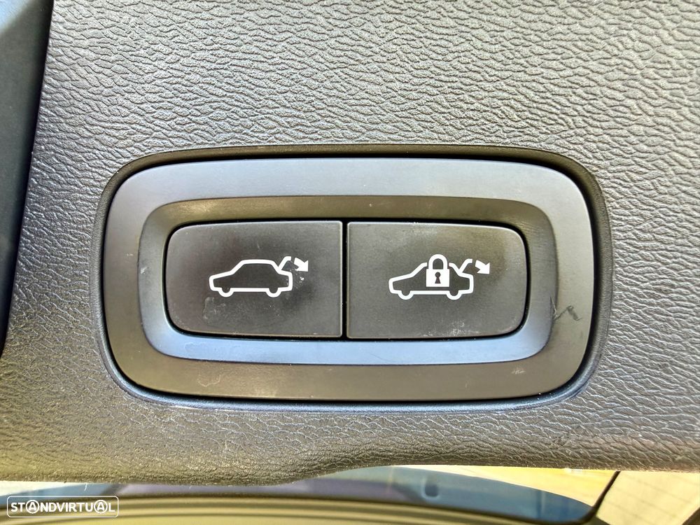 Volvo XC 60 2.0 T8 PHEV Momentum AWD - 22