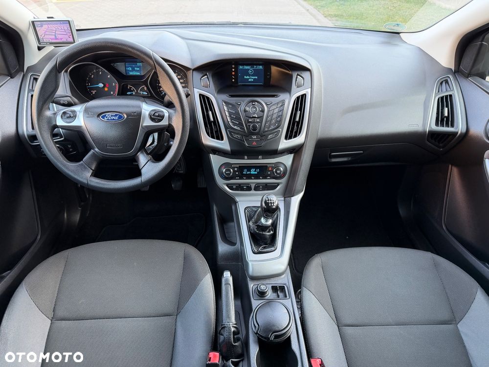 Ford Focus 1.6 TDCi DPF Champions Edition - 6