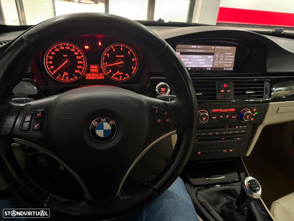 BMW 320 i Edition Exclusive - 29