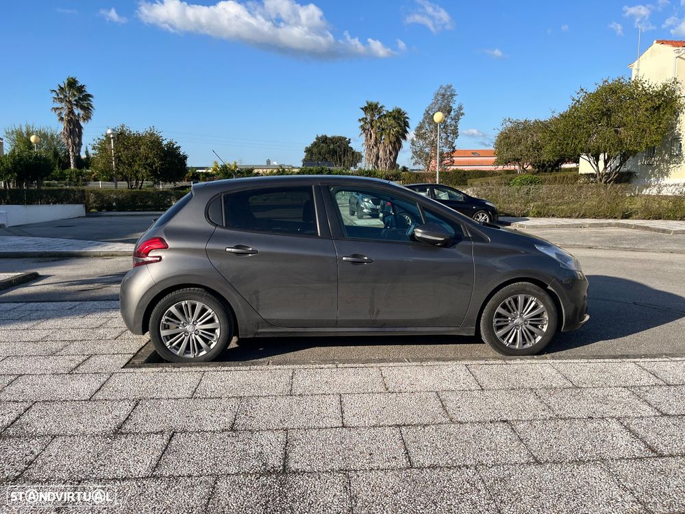 Peugeot 208 1.2 PureTech Signature - 3