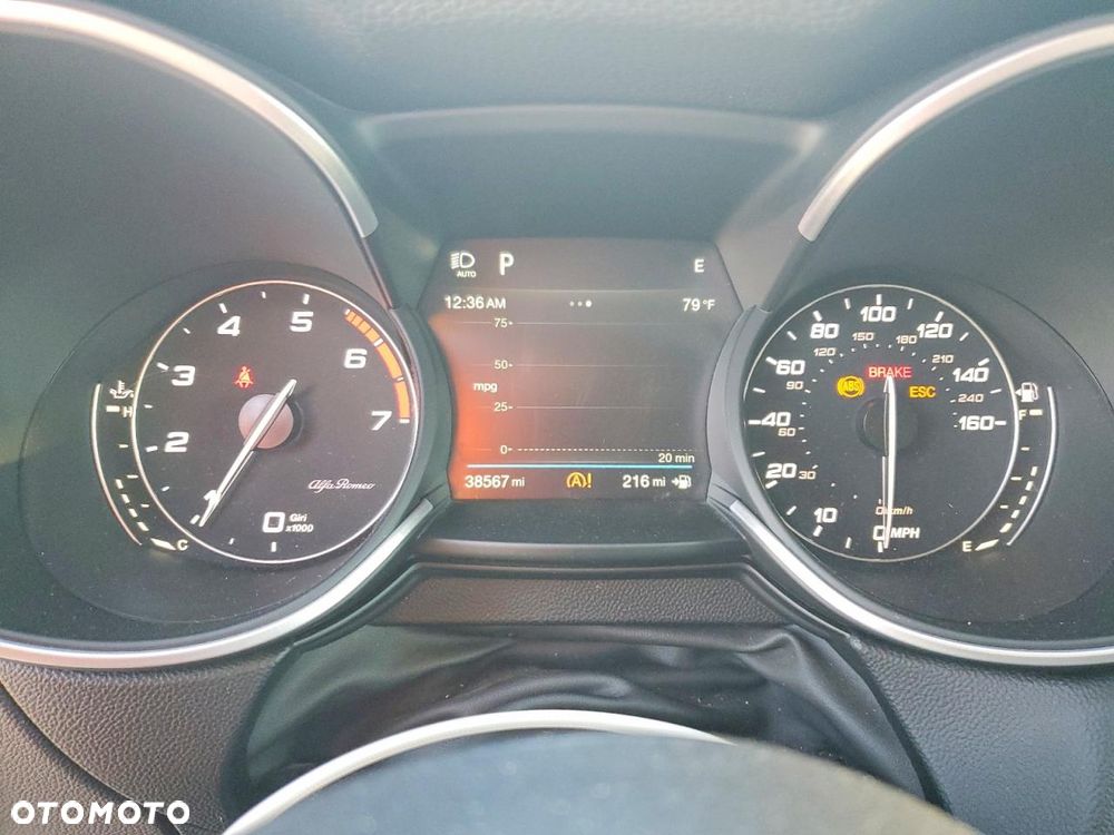 Alfa Romeo Stelvio 2.0 Turbo 16V AT8-Q4 Ti - 12