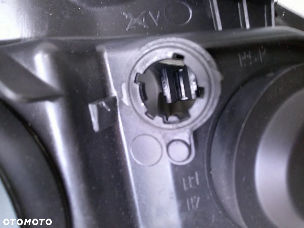 renault clio iii 3  lampa przód lewa nowa om - 8