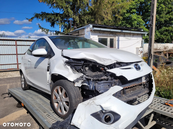 MAZDA 2 II DE 1.3 ZJ 55KW silnik skrzynia napęd sanki belka wahacz wahacze zacisk zaciski zwrotnica piasta kopyto mc person