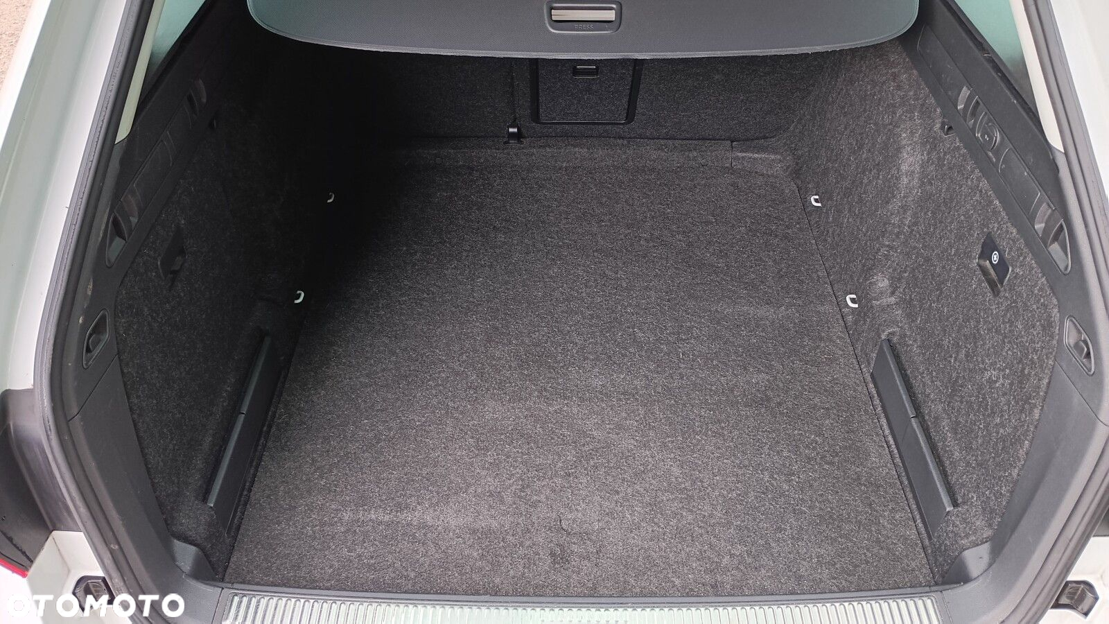 Skoda Superb 2.0 TDI SCR Ambition DSG - 37