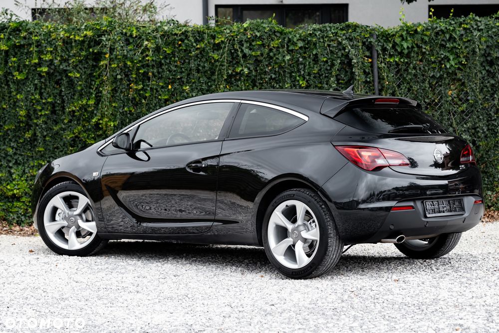 Opel Astra IV GTC 1.6 T Sport - 11
