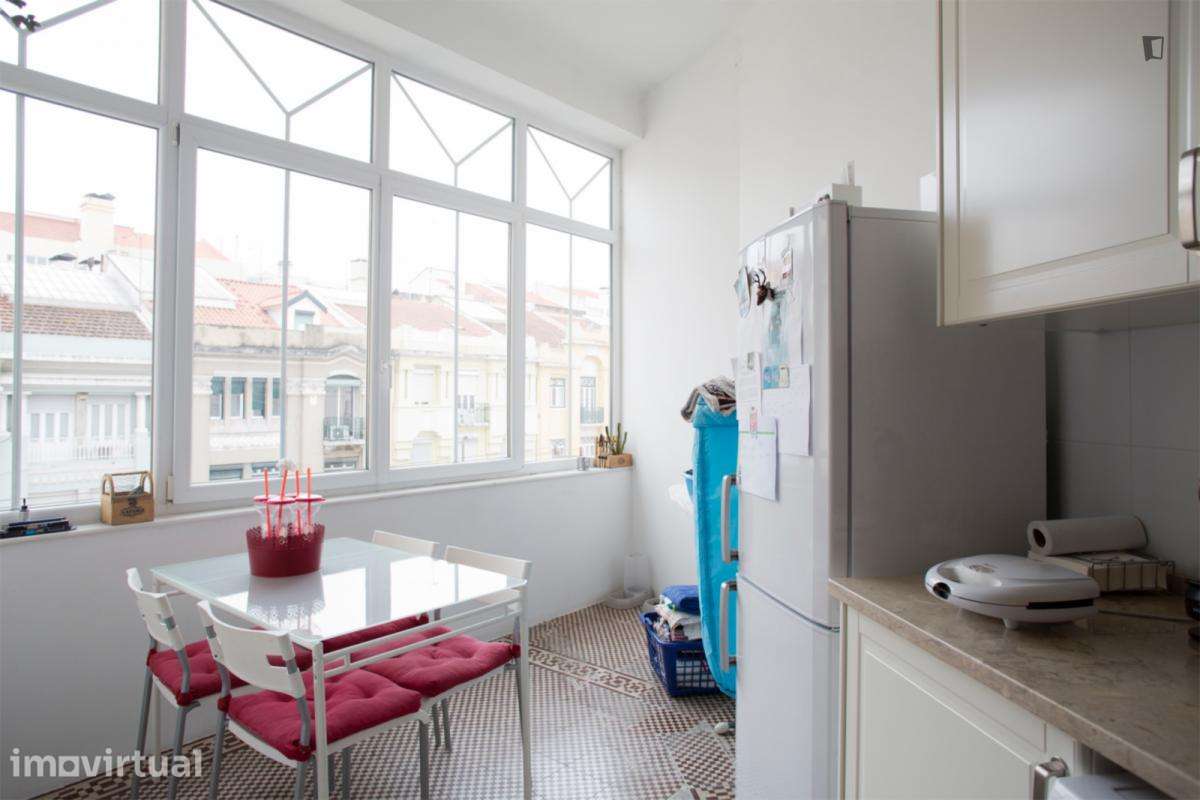 Quarto - localizado em São Sebastião Lisbon - Grande imagem: 5/14