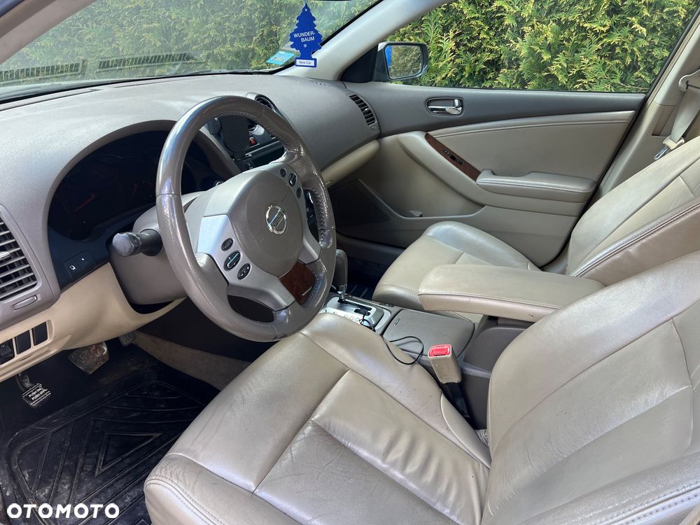 Nissan Altima - 10
