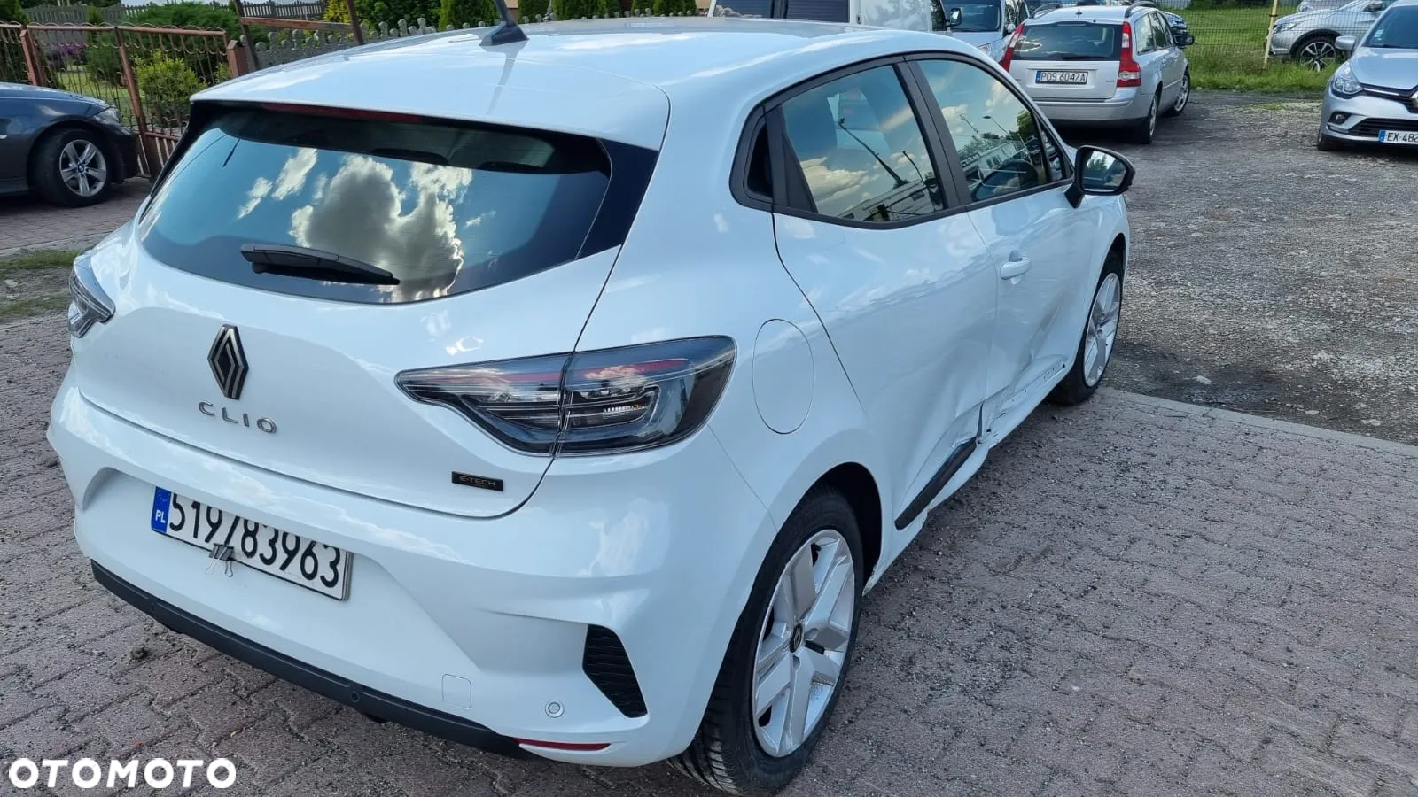 Renault Clio 1.6 E-TECH Equilibre - 9