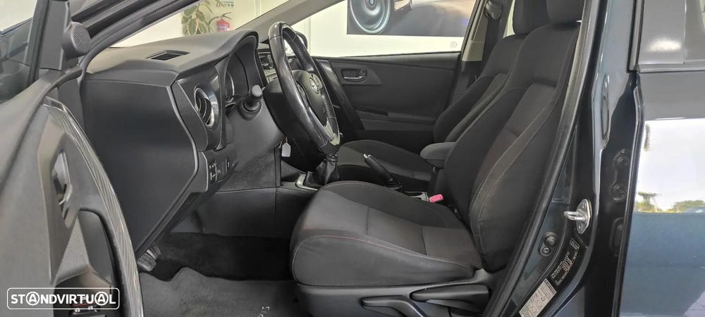 Toyota Auris Touring Sports 1.4 D-4D Comfort - 17