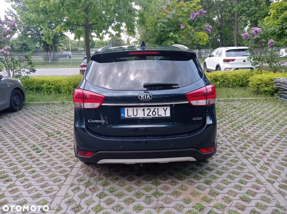 Kia Carens - 4
