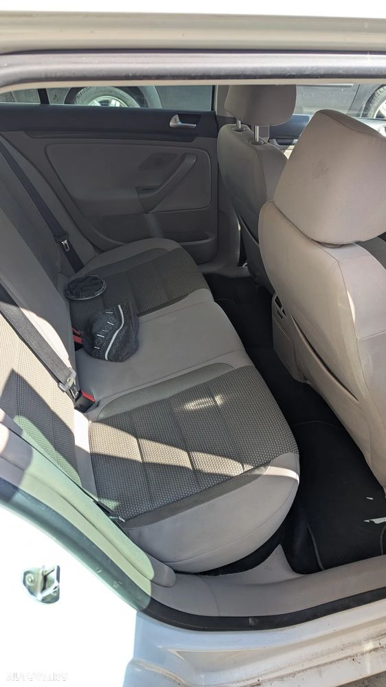 Volkswagen Golf 2.0 TDI BlueMotion Technology Comfortline - 6