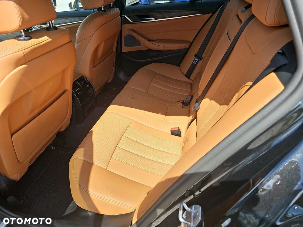 BMW Seria 5 520d xDrive mHEV M Sport sport - 24