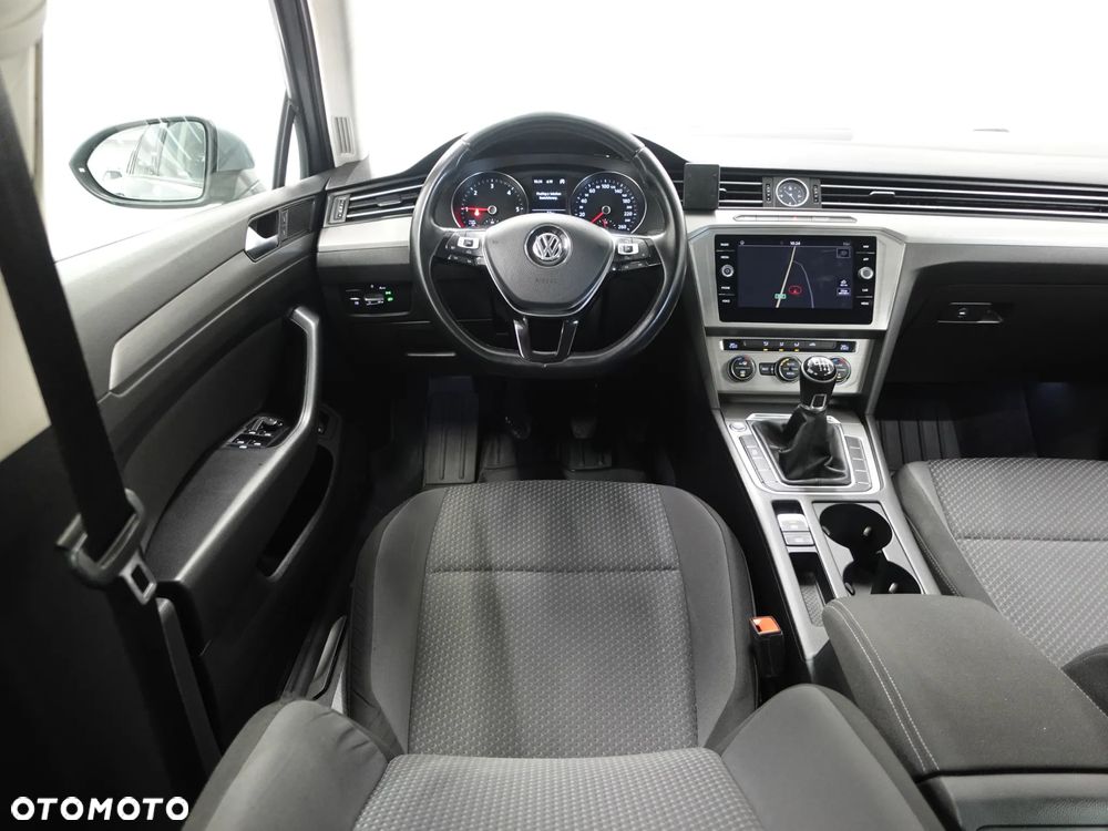Volkswagen Passat - 26