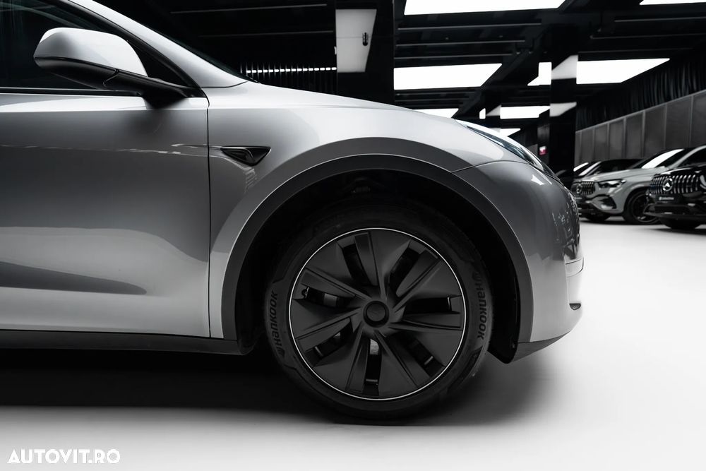 Tesla Model Y Long Range AWD - 5