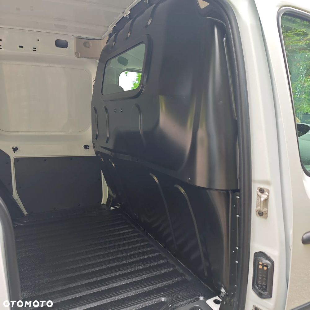 Nissan NV250 - 22