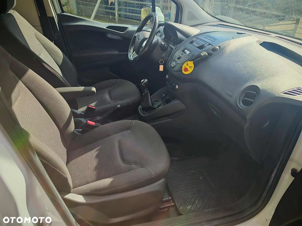 Ford Transit Courier - 12