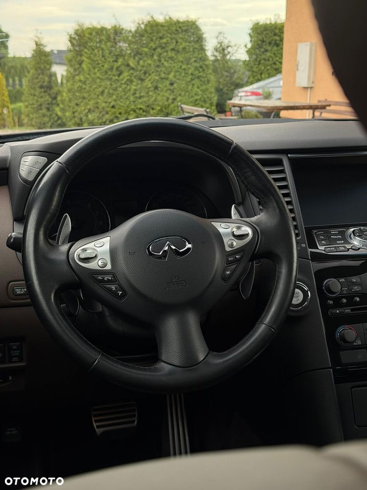 Infiniti QX70 3.7 S - 10
