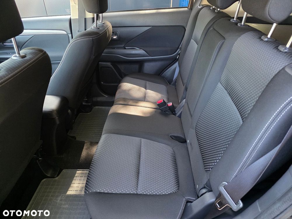 Mitsubishi Outlander - 17