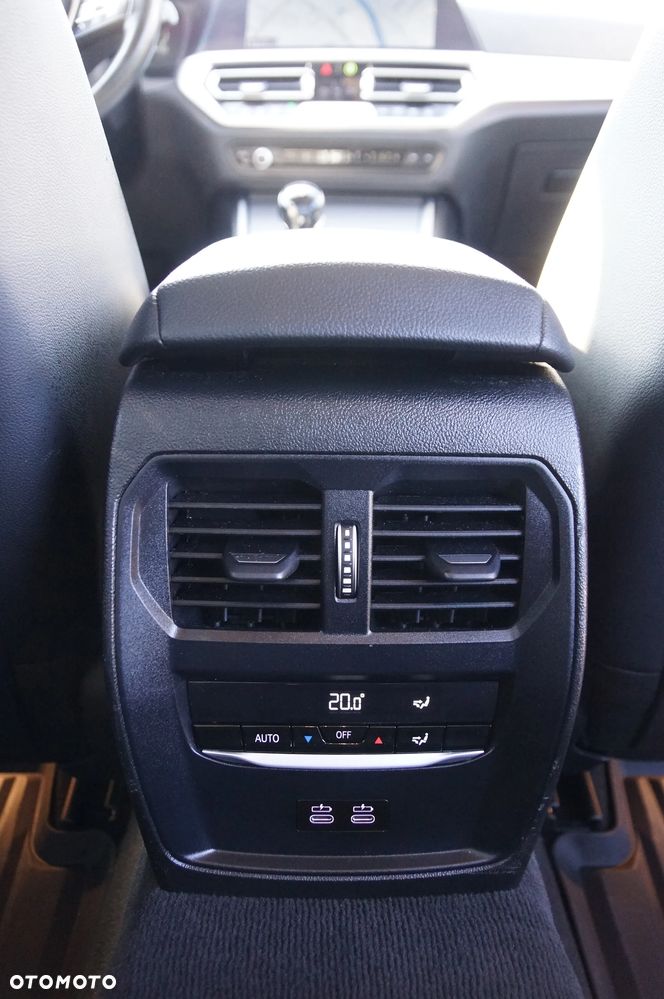 BMW Seria 3 320d xDrive Sport Line - 33
