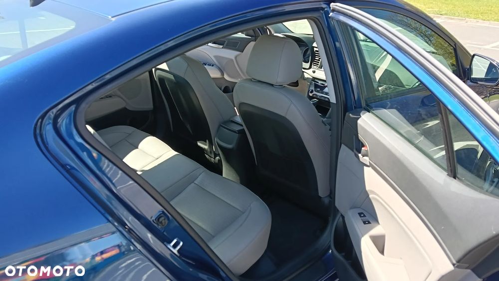 Hyundai Elantra - 7