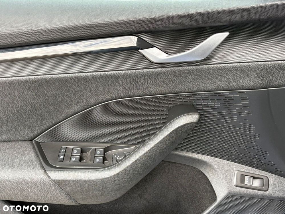 Skoda Octavia 1.5 TSI mHEV Selection DSG - 12