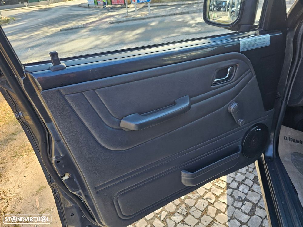 Mitsubishi Pajero 2.5 TDi GLX - 9