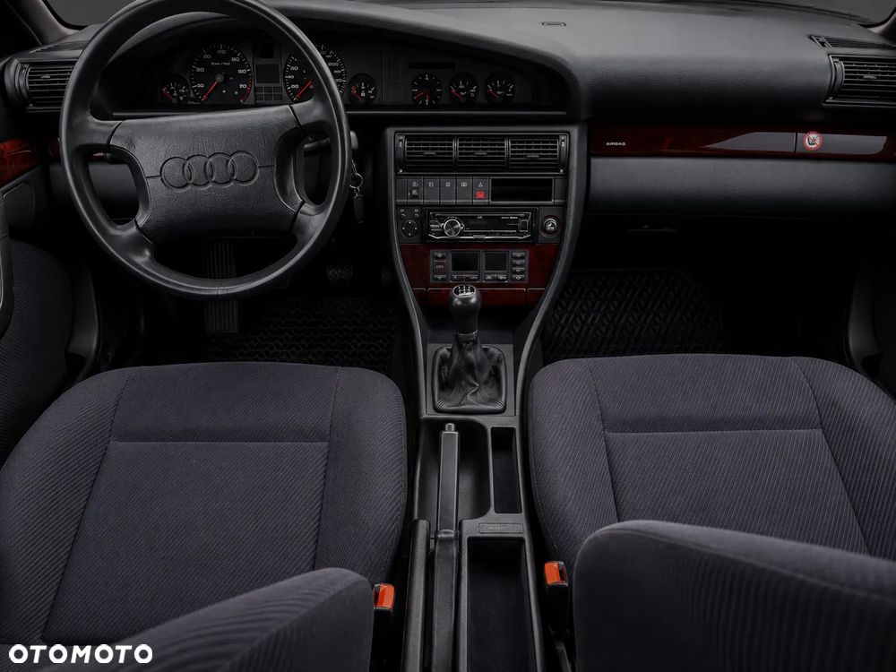Audi 100 2.6 E - 24