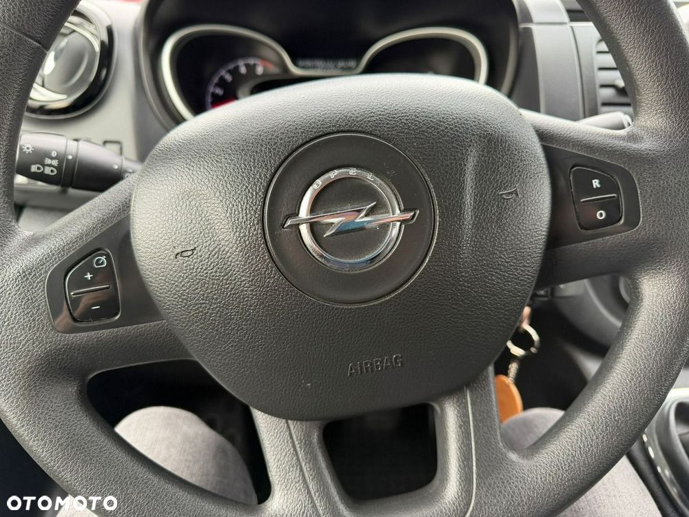 Opel Vivaro - 11