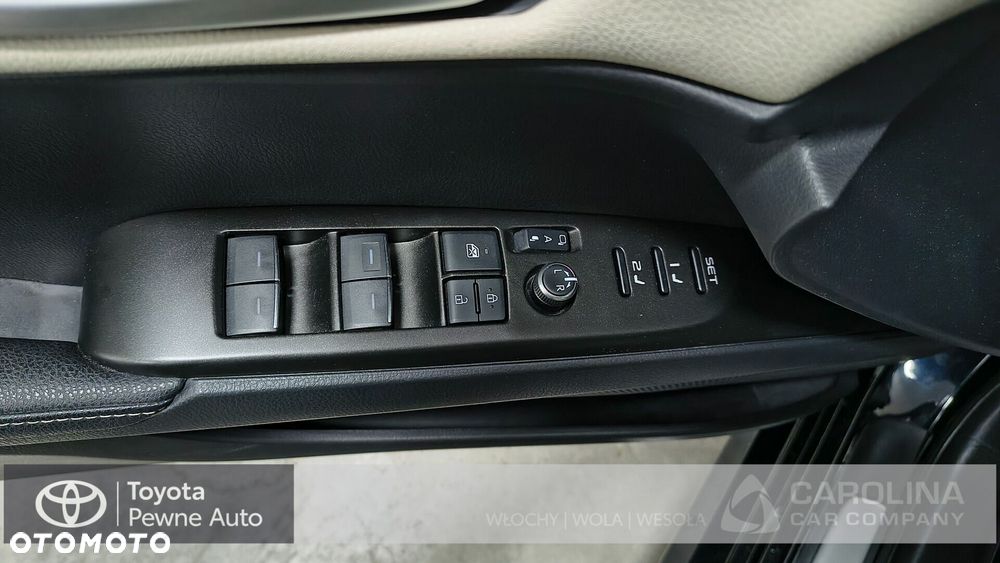Toyota Camry - 18