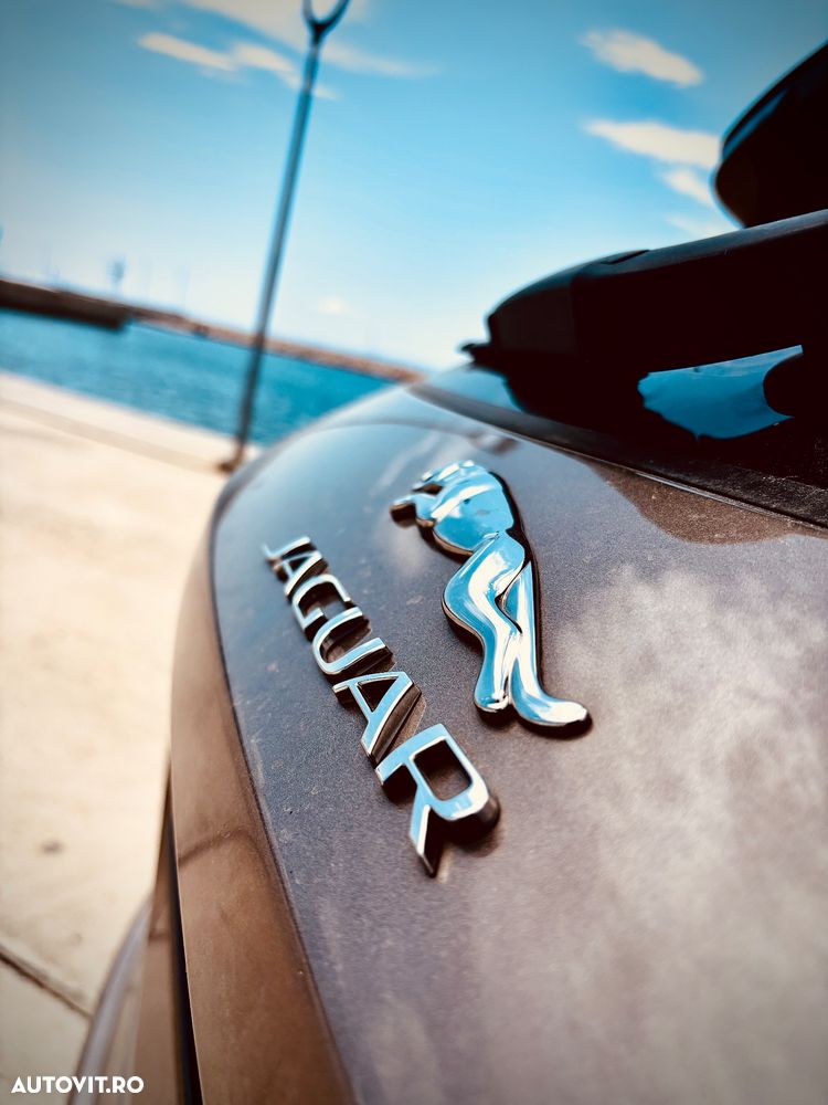 Jaguar F-Pace 20d AWD Portfolio - 35