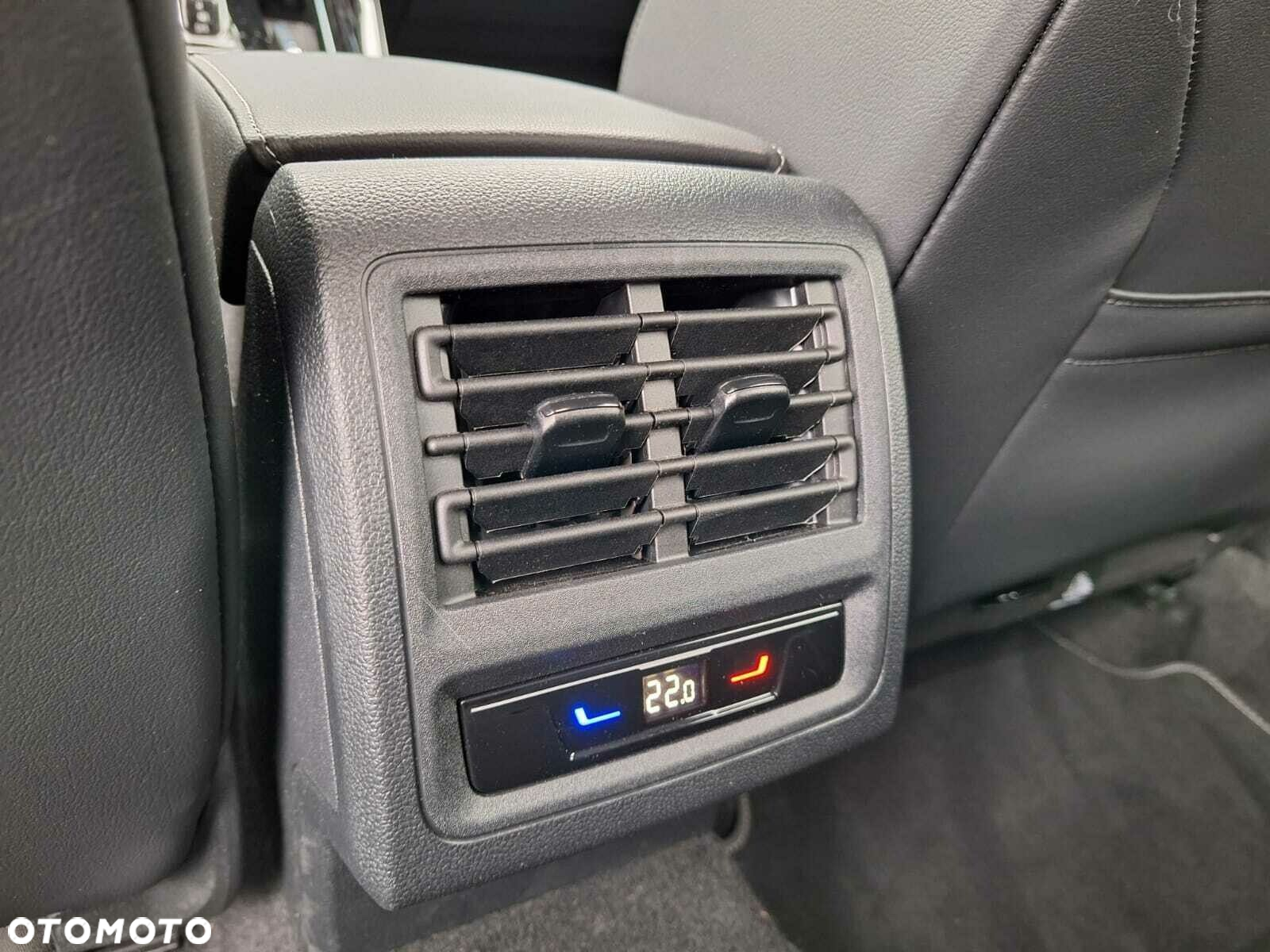 Volkswagen Golf - 25