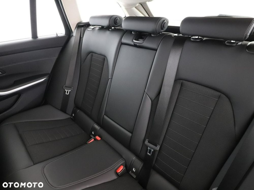 BMW Seria 3 330e PHEV - 18