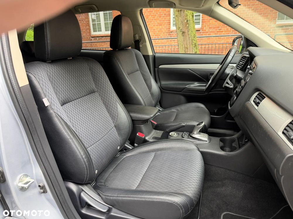 Mitsubishi Outlander 2.0 4WD Plus - 10