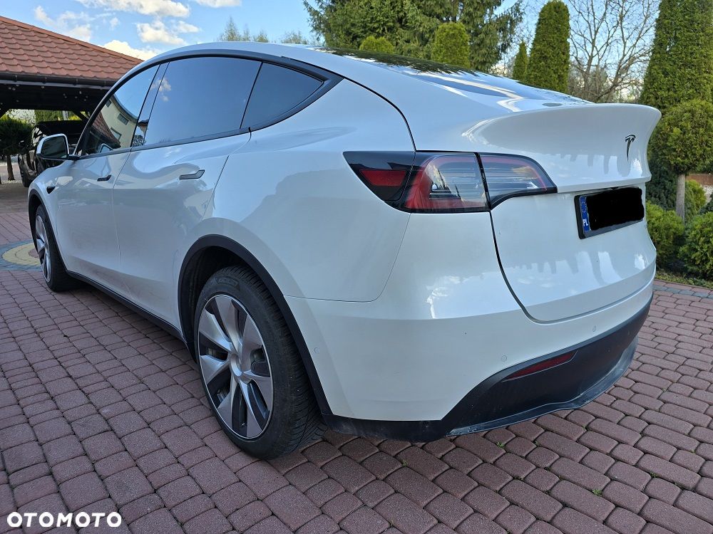 Tesla Model Y Long Range AWD - 4