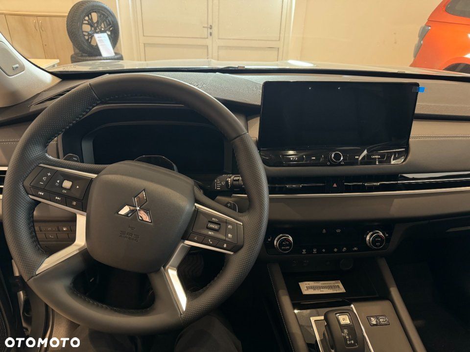 Mitsubishi Outlander - 8