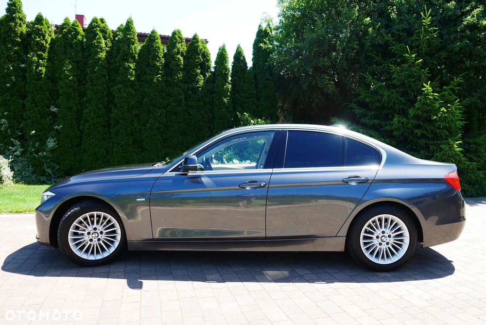 BMW Seria 3 318d Luxury Line - 9