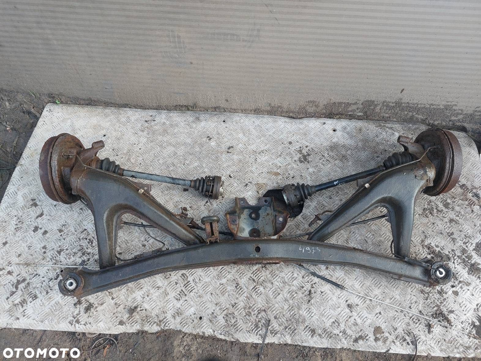 BELKA OŚ ZAWIESZENIA TYŁ PÓŁOSIE BMW E36 COMPACT 1.6 8V - 4