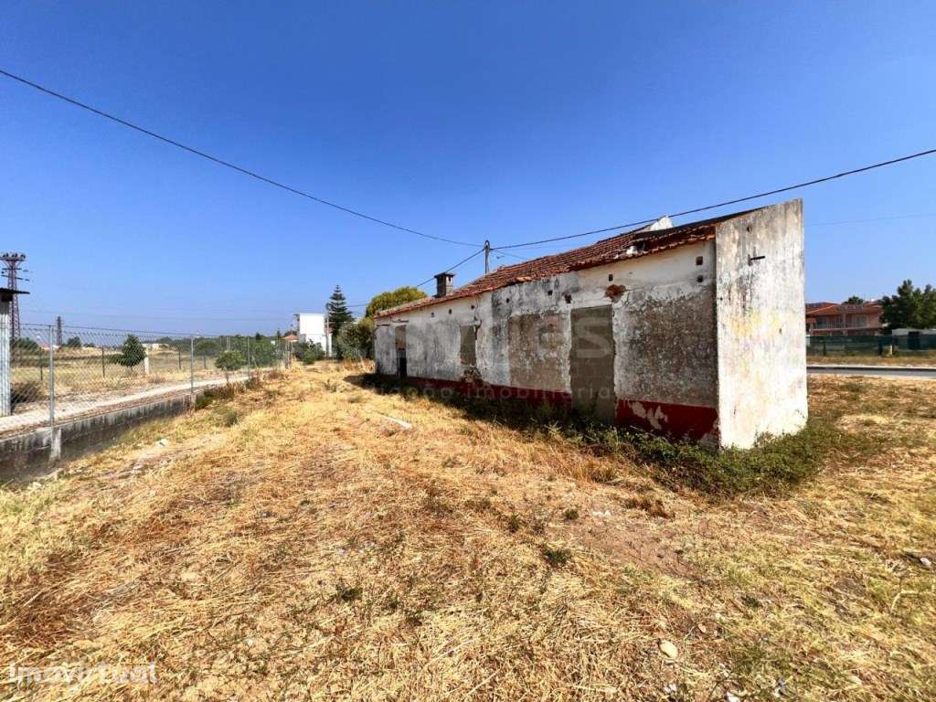 Moradia isolada para recuperar no Entroncamento - Grande imagem: 4/16