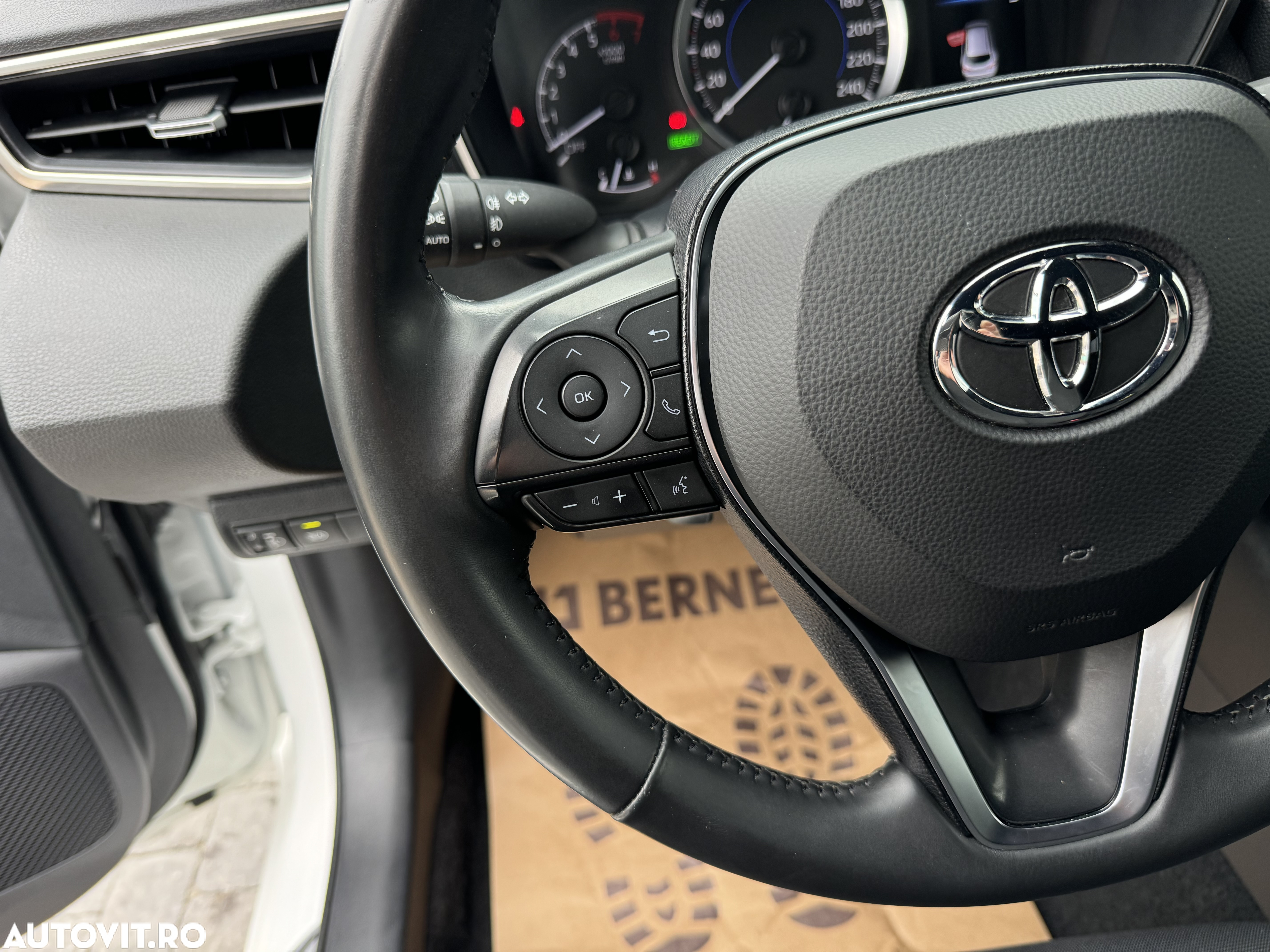 Toyota Corolla 1.8 HSD Business - 13