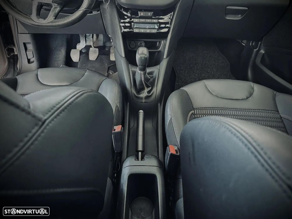 Peugeot 208 - 19