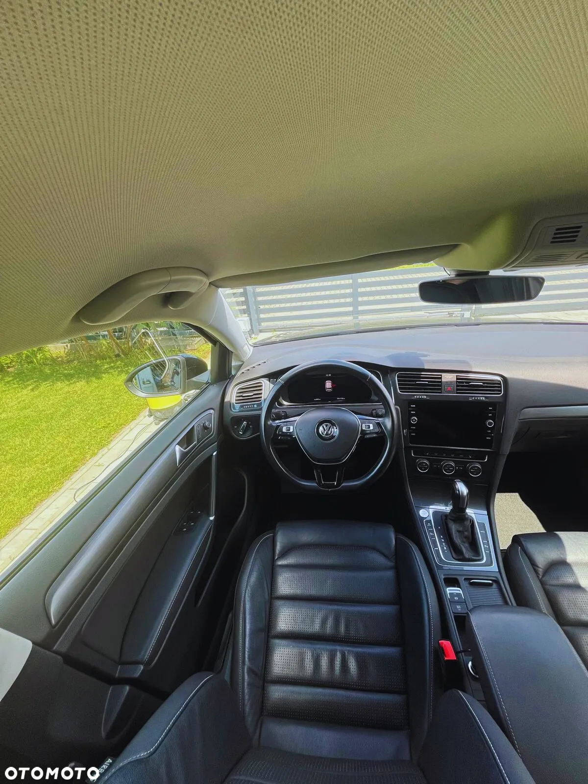 Volkswagen Golf e-Golf - 11