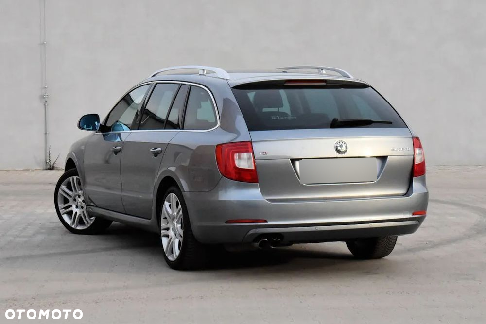 Skoda Superb 2.0 TDI Family DSG - 11